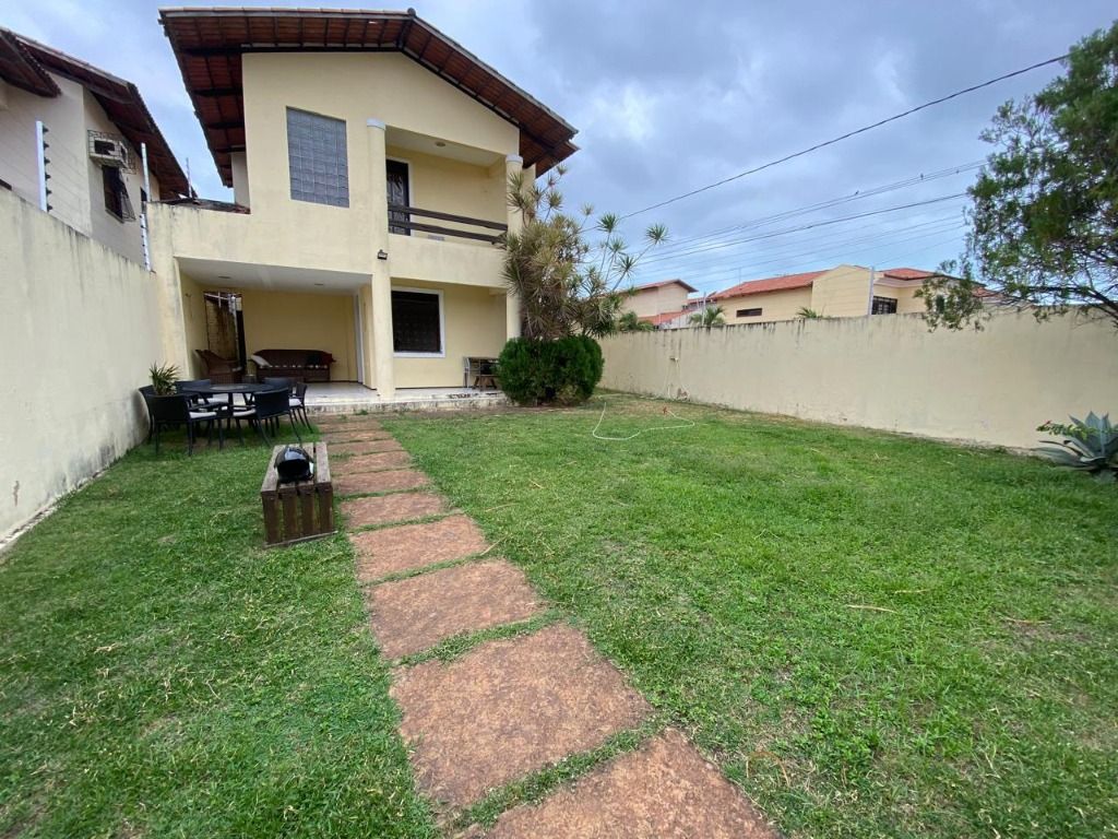 Casa à venda com 4 quartos, 184m² - Foto 1