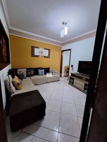 Casa à venda com 2 quartos, 105m² - Foto 1