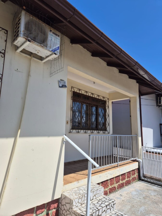 Casa à venda com 4 quartos, 104m² - Foto 2