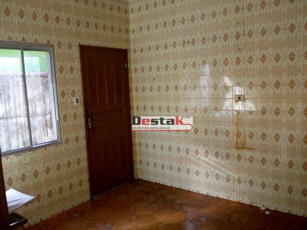 Sobrado à venda com 2 quartos, 250m² - Foto 4