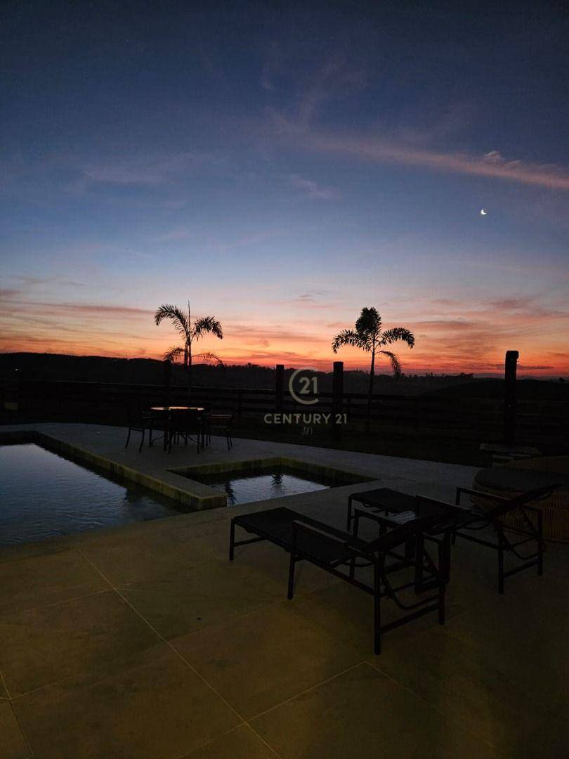 Casa à venda com 6 quartos, 480m² - Foto 3