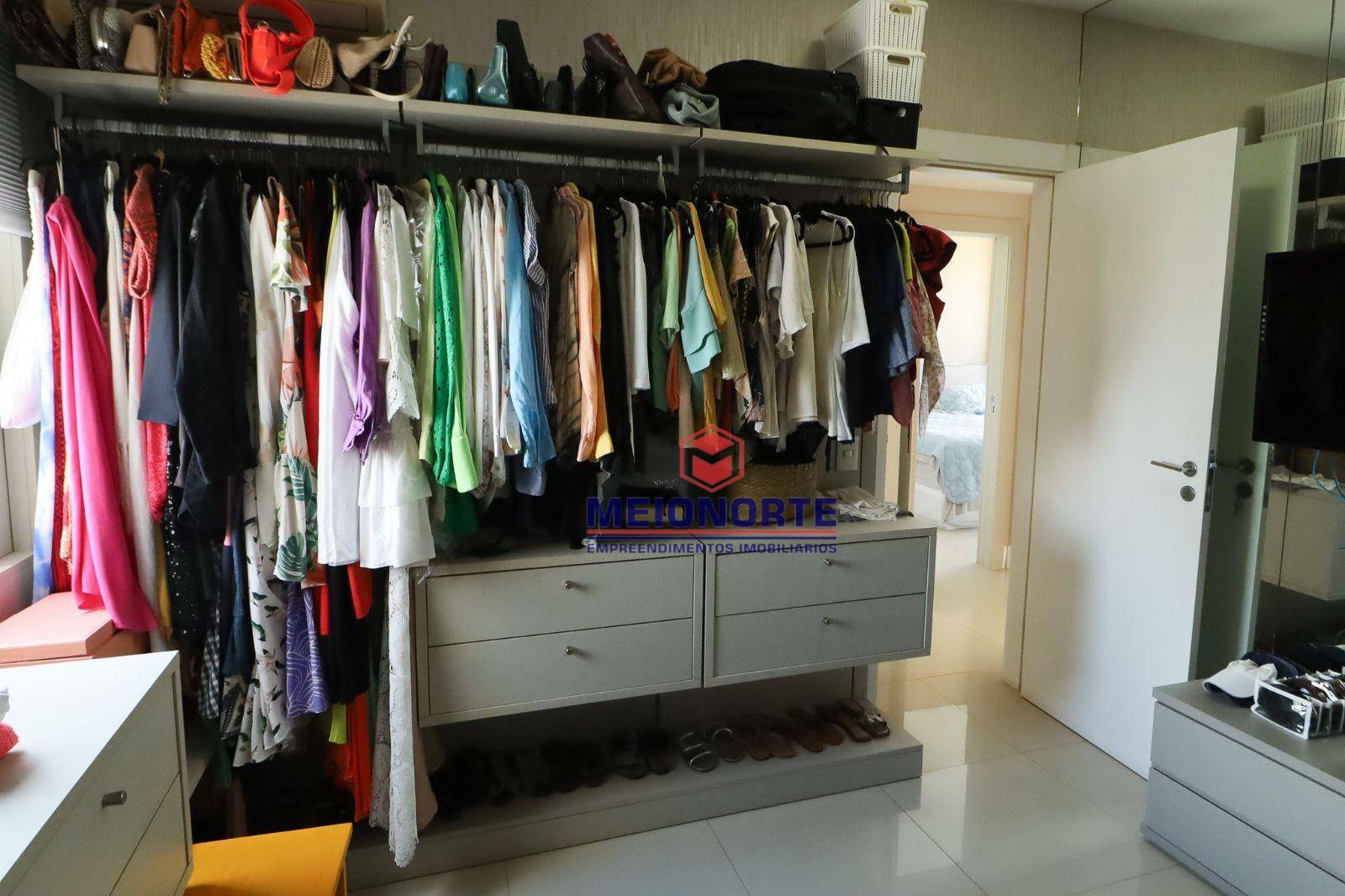 Apartamento para alugar com 3 quartos, 136m² - Foto 12