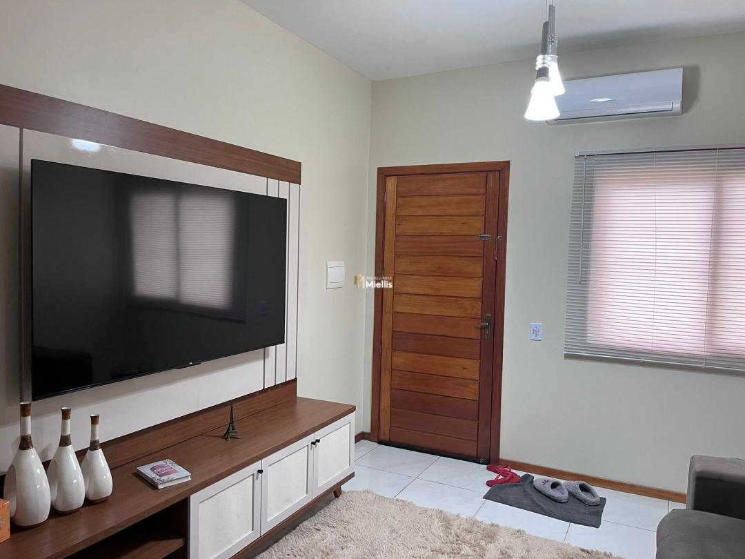 Casa à venda com 2 quartos, 70m² - Foto 4