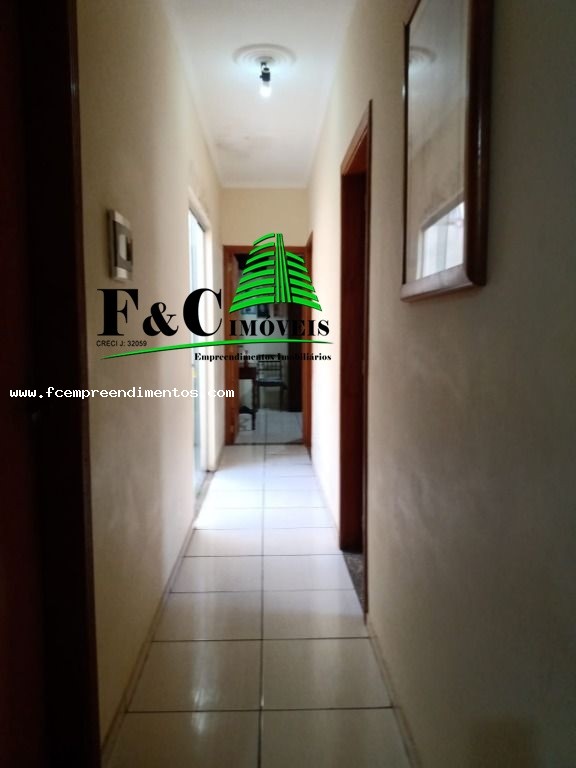 Casa à venda com 3 quartos, 140m² - Foto 2