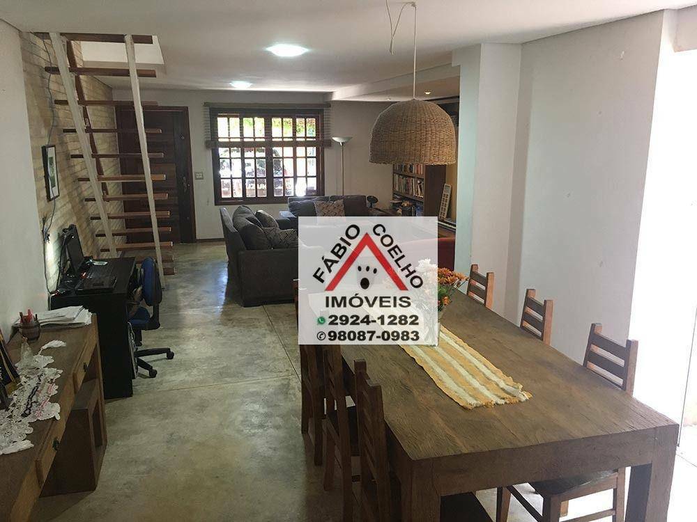 Sobrado à venda com 3 quartos, 236m² - Foto 1