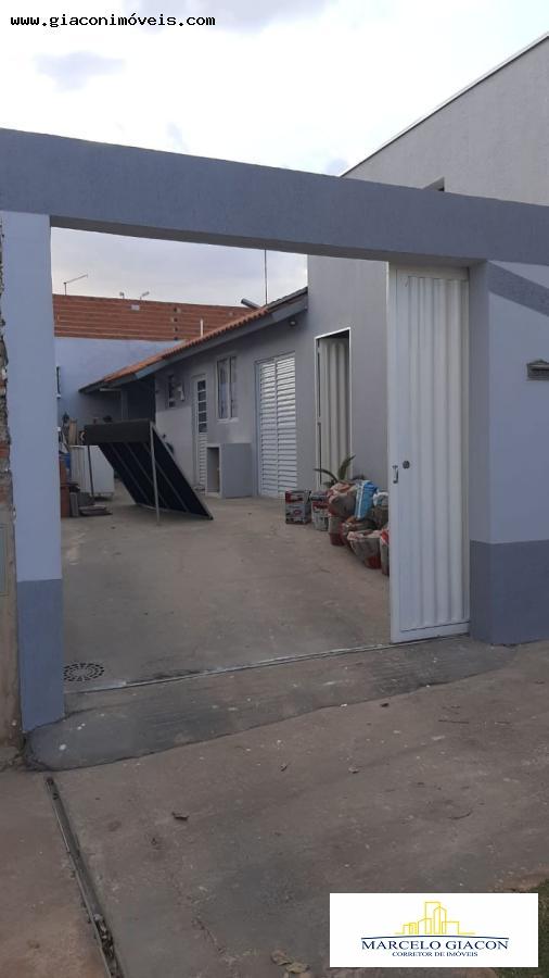 Casa à venda com 2 quartos, 200m² - Foto 3