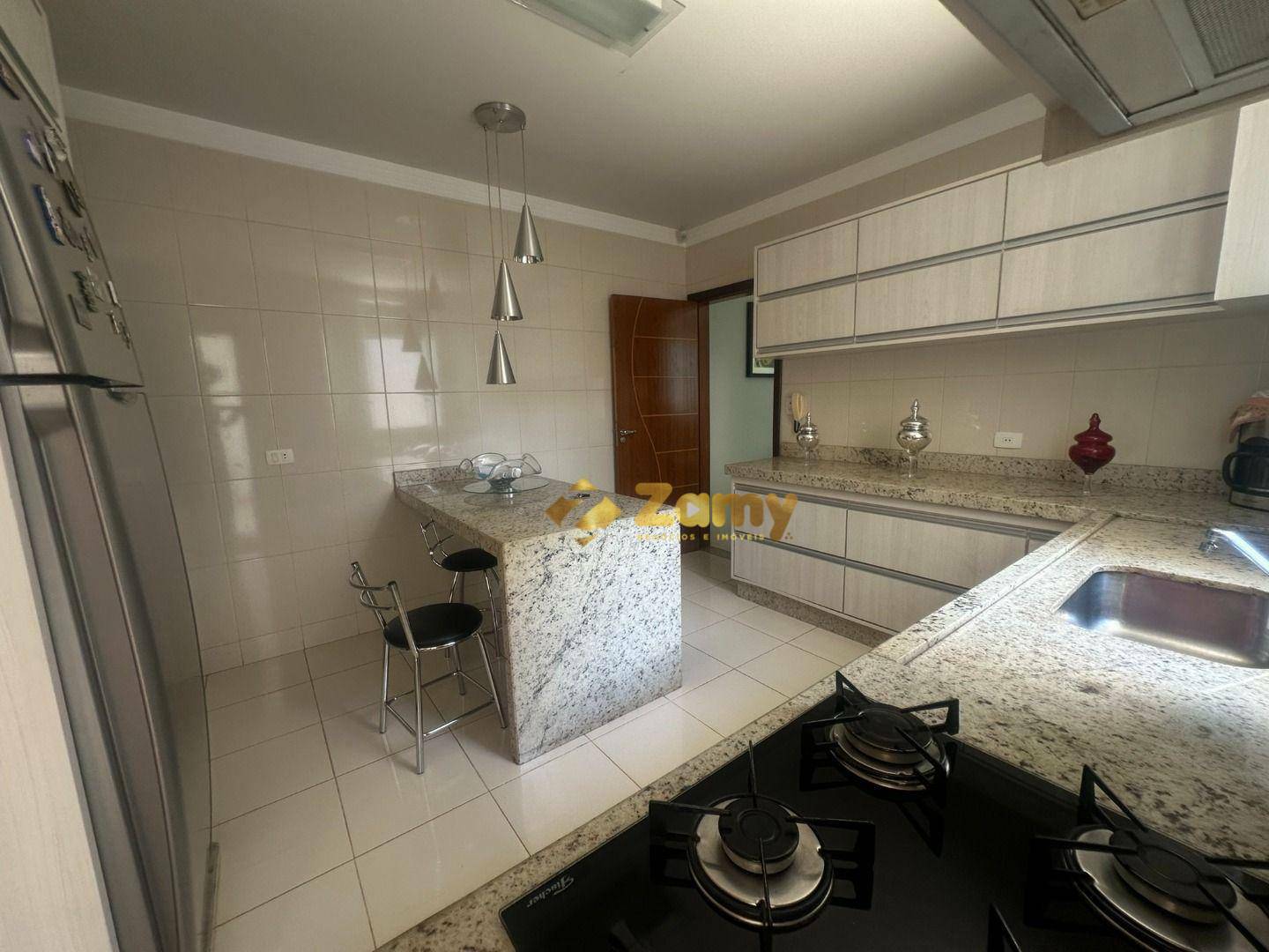 Casa à venda com 3 quartos, 220m² - Foto 12