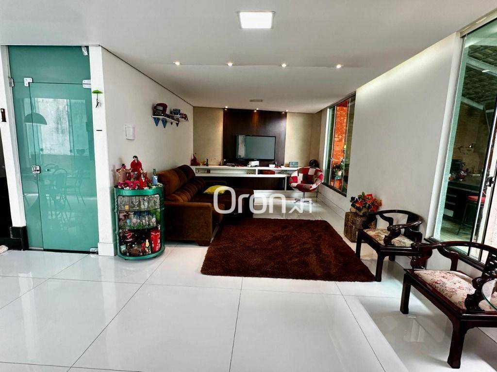 Sobrado à venda com 3 quartos, 200m² - Foto 2