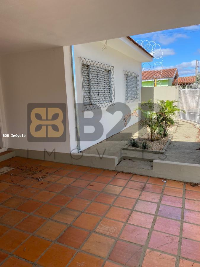 Casa à venda com 3 quartos, 127m² - Foto 1