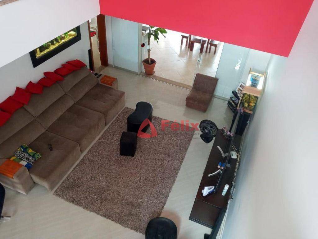 Sobrado à venda com 3 quartos, 270m² - Foto 1