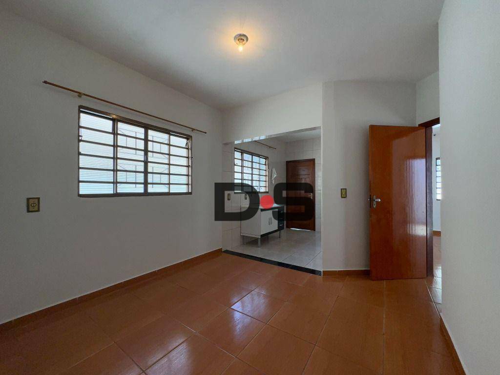 Casa à venda com 4 quartos, 164m² - Foto 4