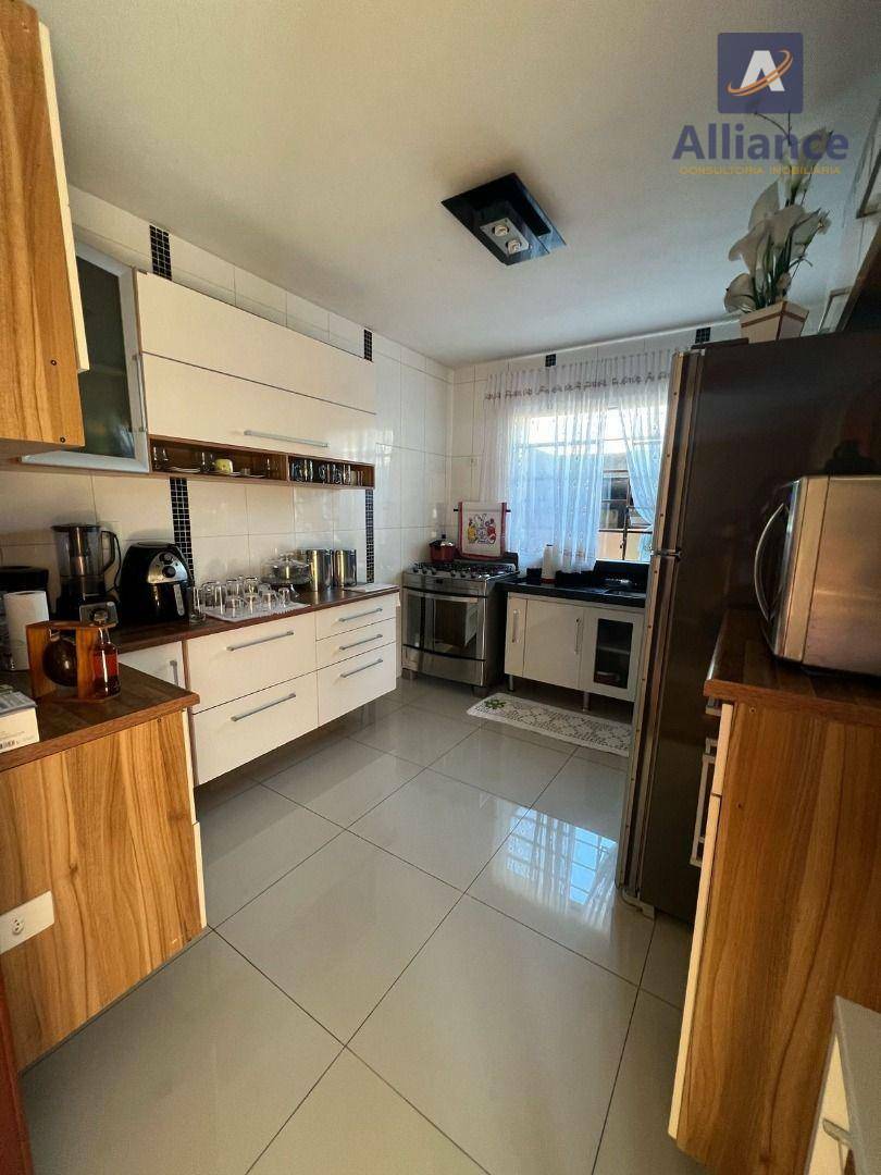 Casa à venda com 3 quartos, 250m² - Foto 3