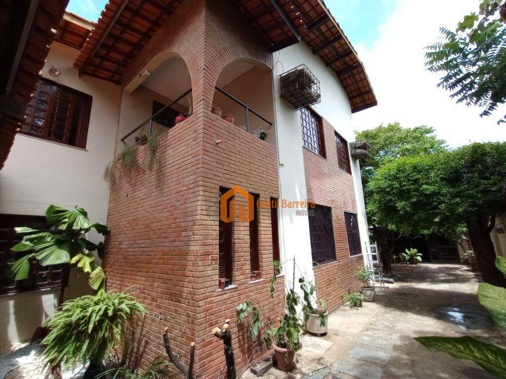 Casa de Condomínio à venda com 3 quartos, 302m² - Foto 2