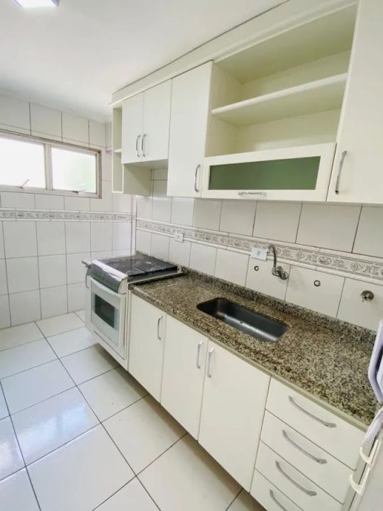 Apartamento à venda com 2 quartos, 70m² - Foto 4