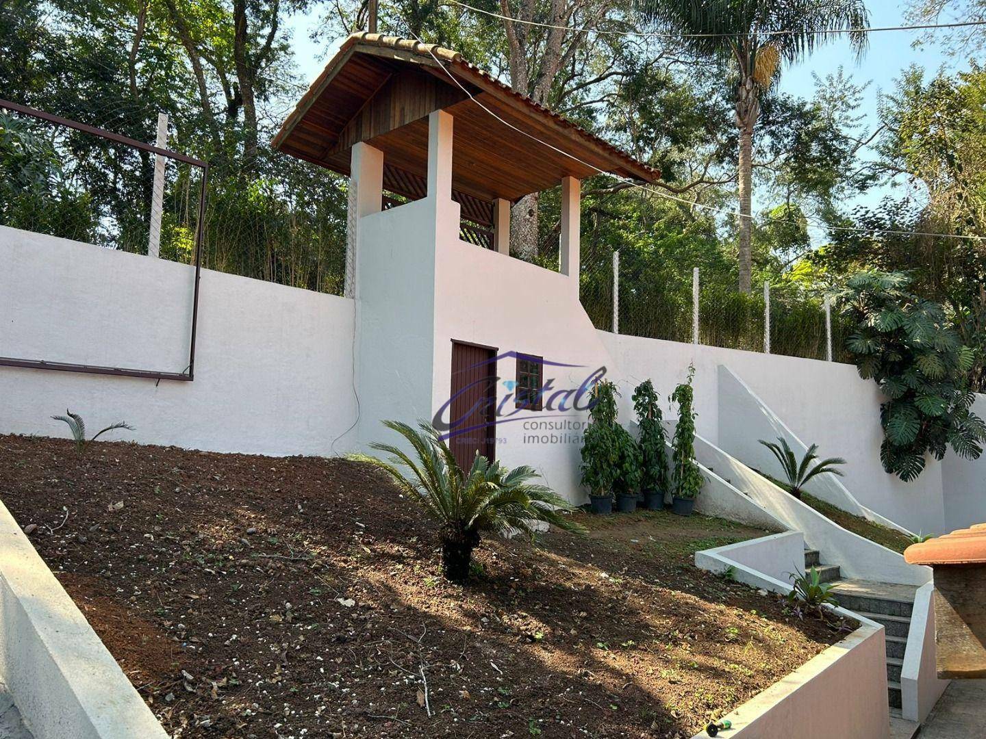 Casa de Condomínio para alugar com 4 quartos, 400m² - Foto 3