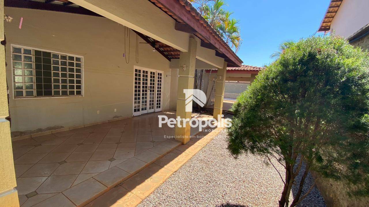 Casa à venda com 3 quartos, 207m² - Foto 3