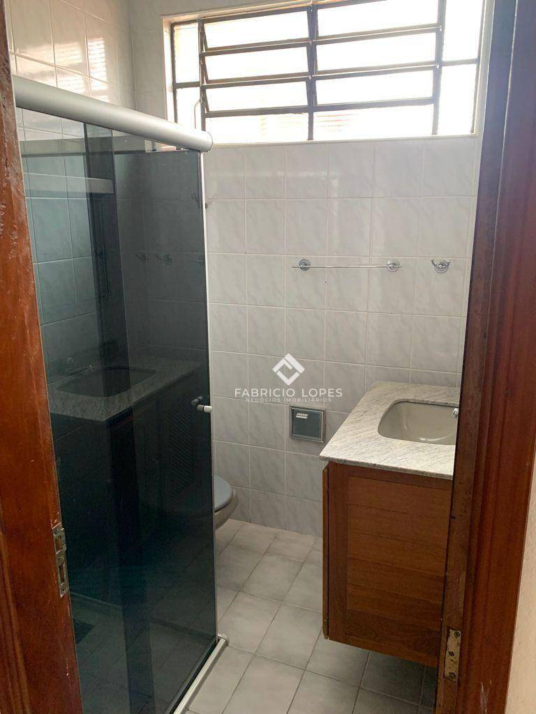 Casa para alugar com 3 quartos, 168m² - Foto 11