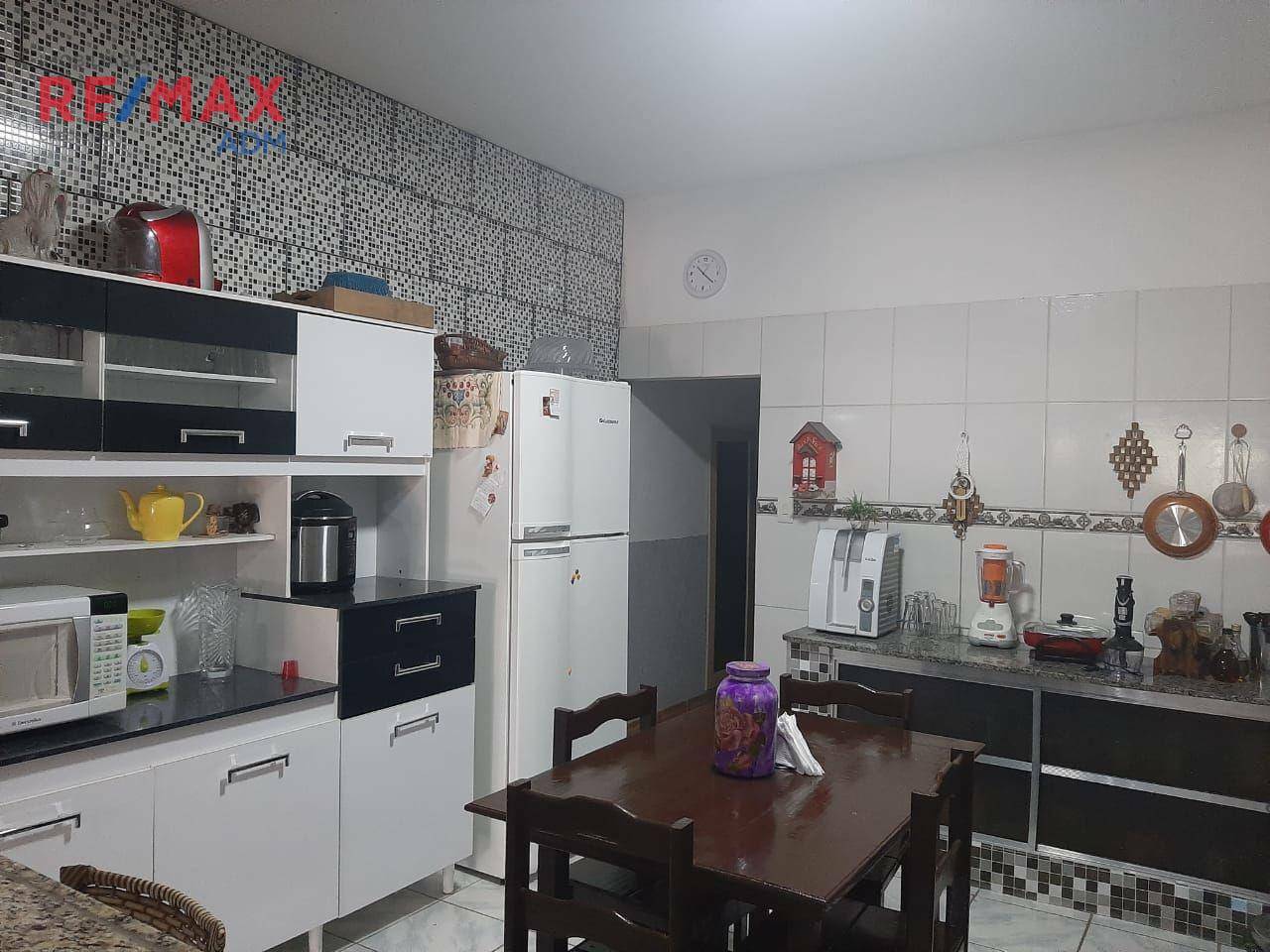 Casa à venda com 4 quartos, 230m² - Foto 3