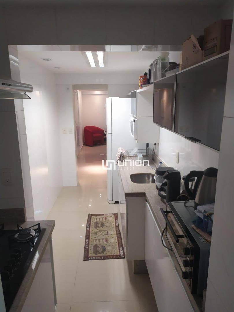 Apartamento à venda com 3 quartos, 241m² - Foto 7