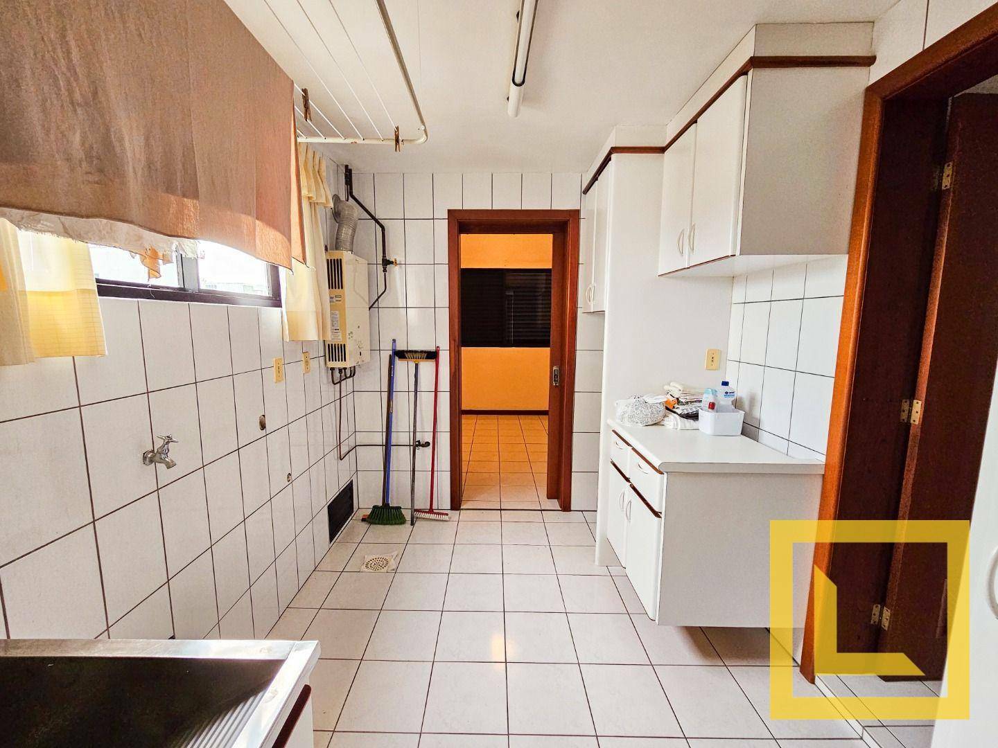 Apartamento à venda com 3 quartos, 135m² - Foto 10