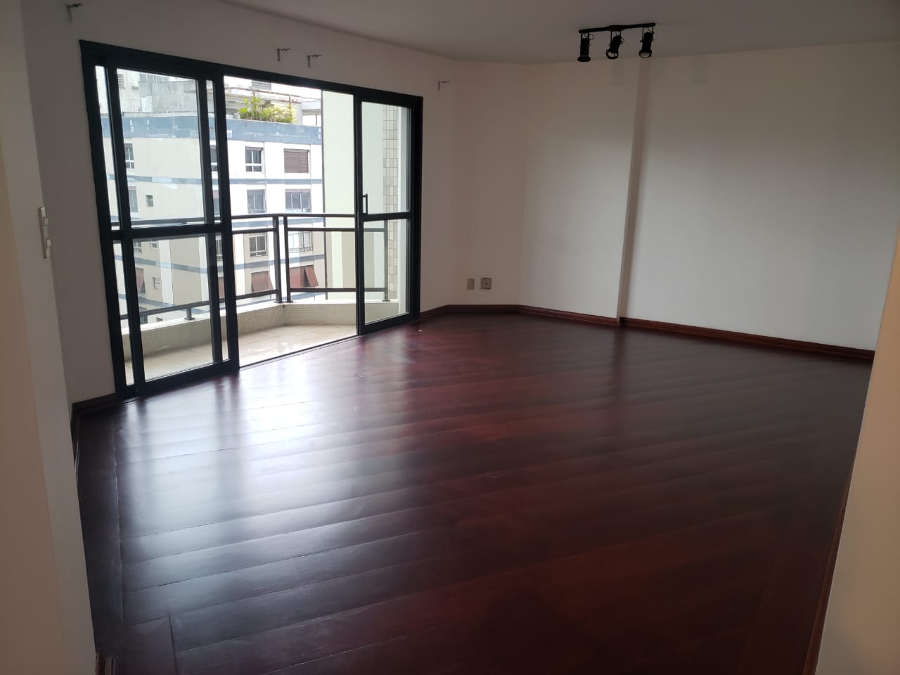 Apartamento à venda com 4 quartos, 160m² - Foto 1