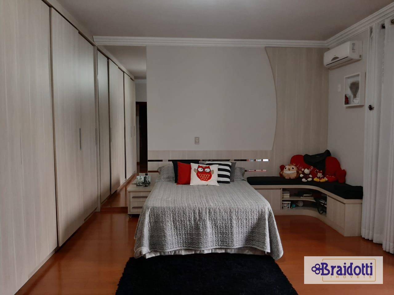 Casa à venda com 3 quartos, 303m² - Foto 17