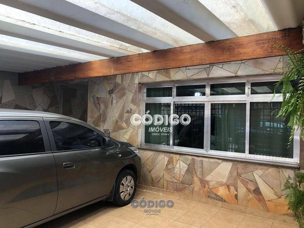 Sobrado à venda com 3 quartos, 200m² - Foto 2