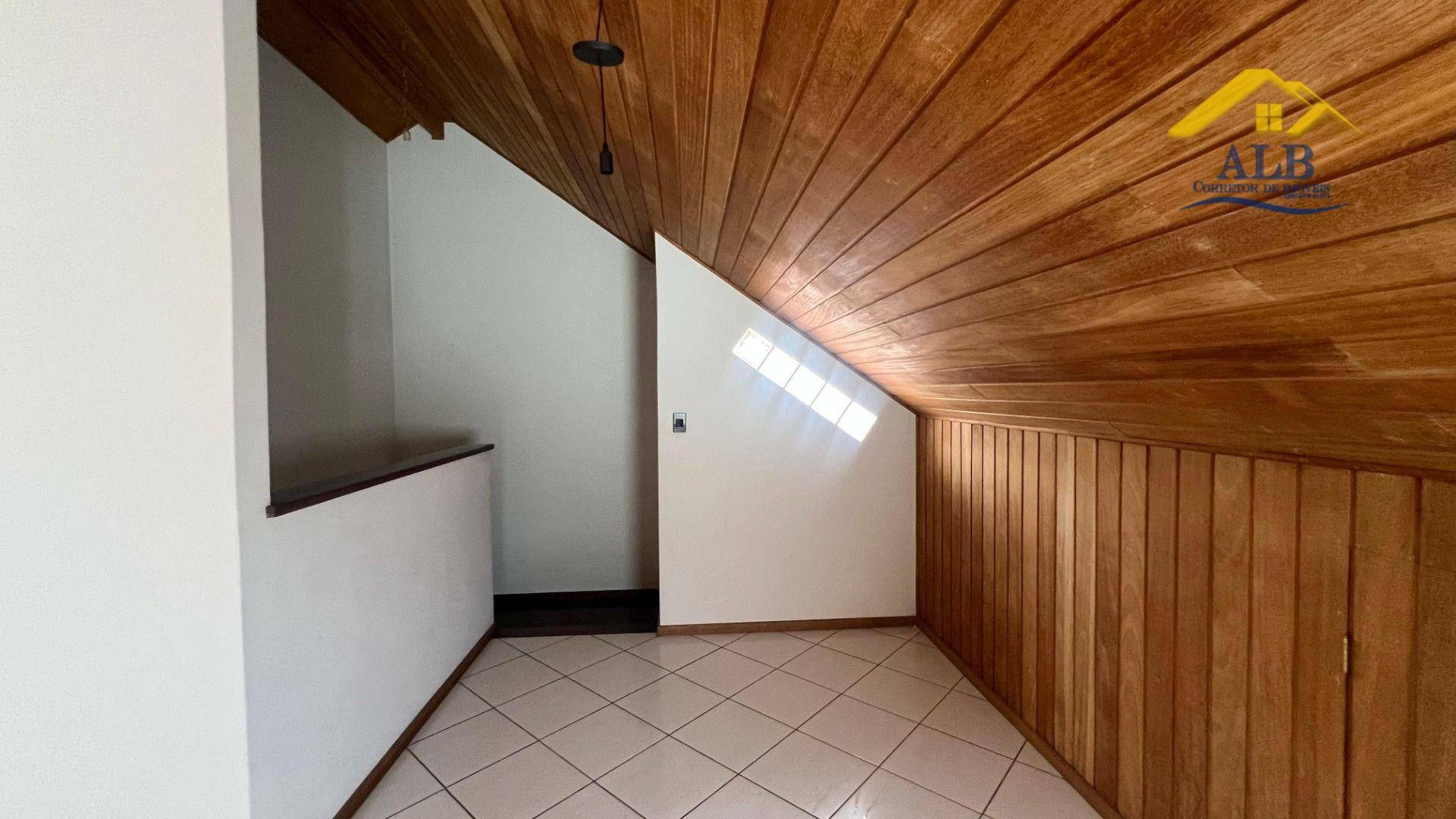 Casa para alugar com 5 quartos, 234m² - Foto 13