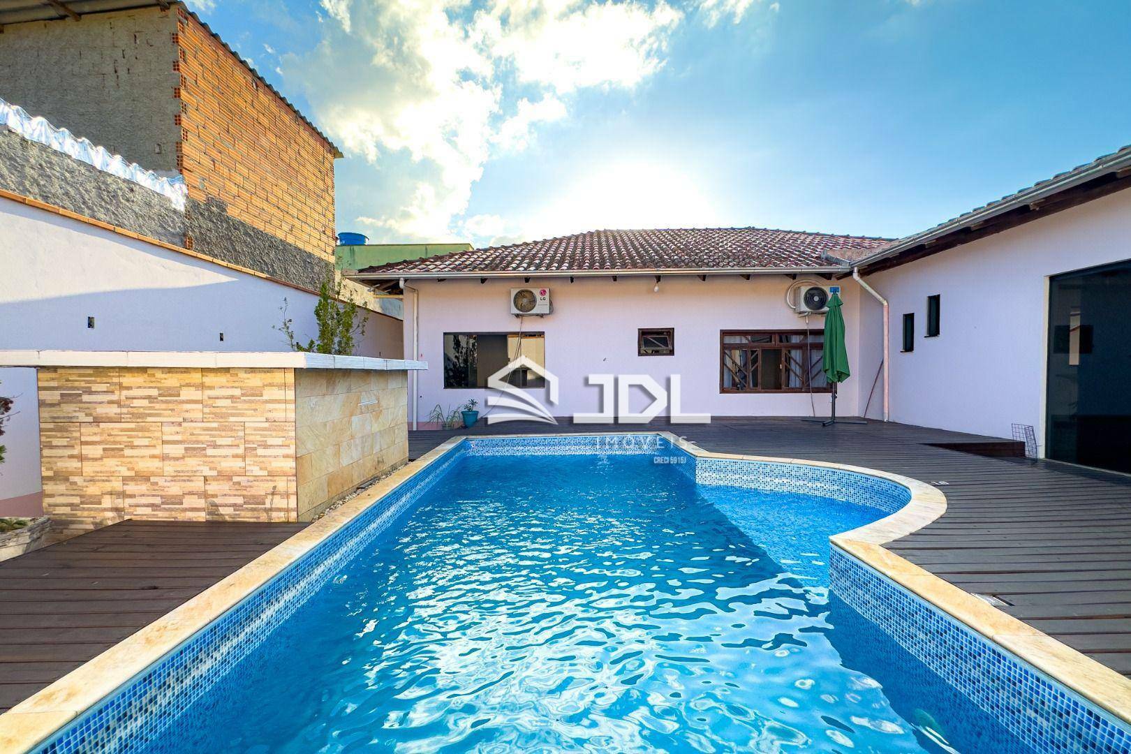Casa à venda com 4 quartos, 250m² - Foto 3