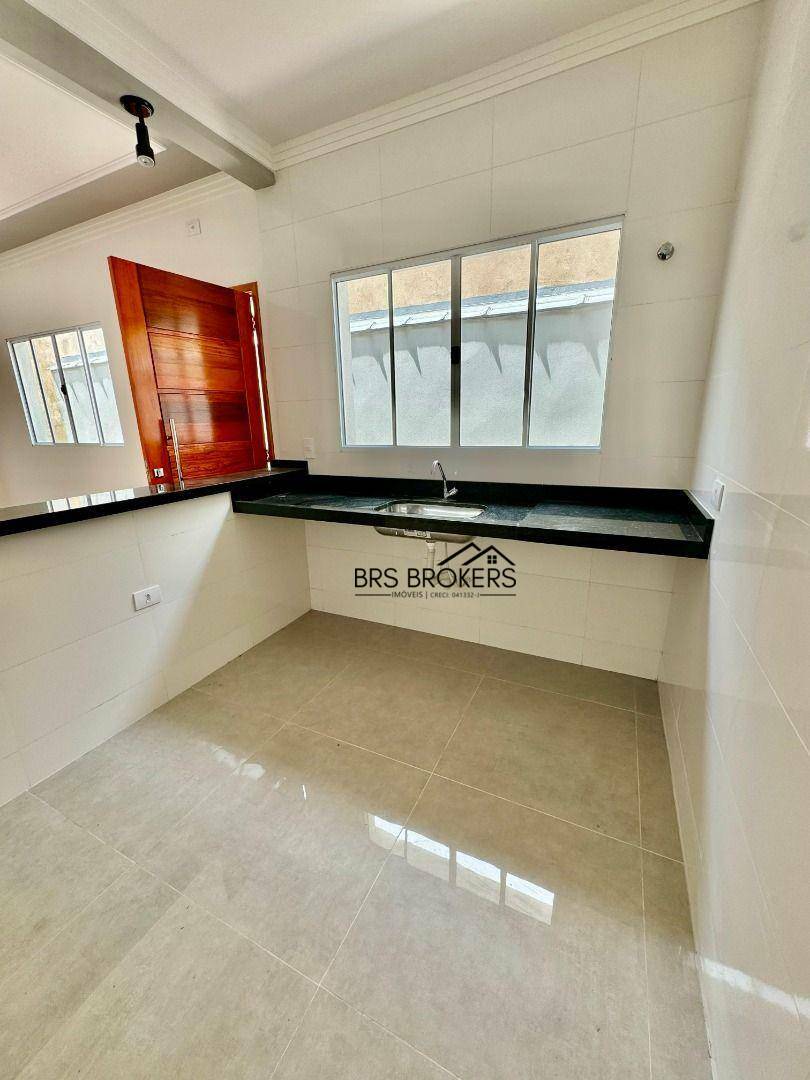 Casa à venda com 3 quartos, 70m² - Foto 4