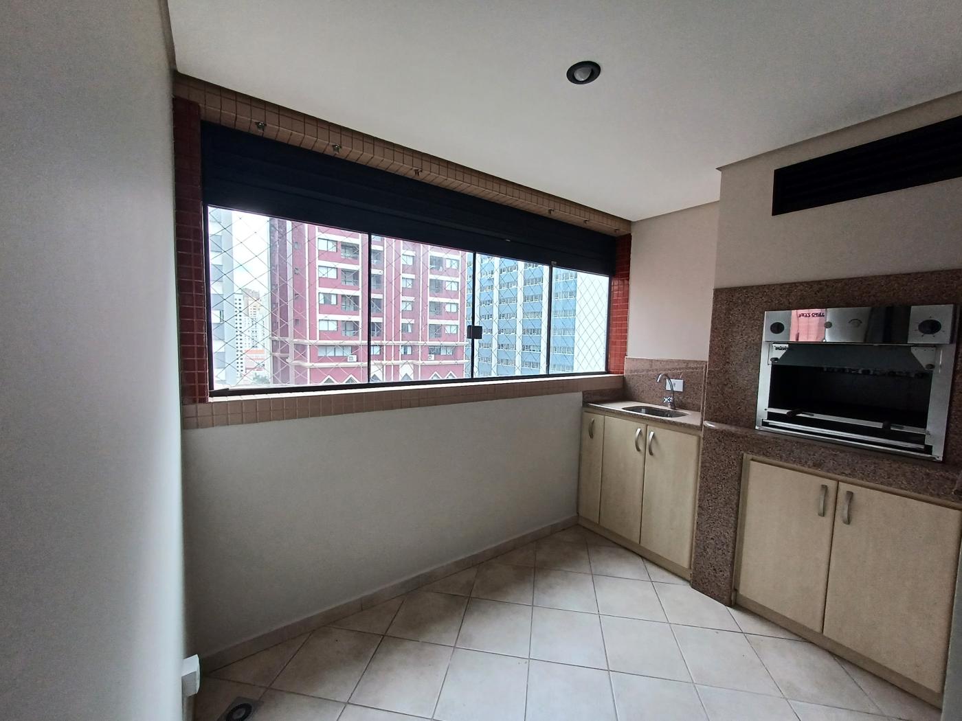 Apartamento para alugar com 3 quartos, 133m² - Foto 10