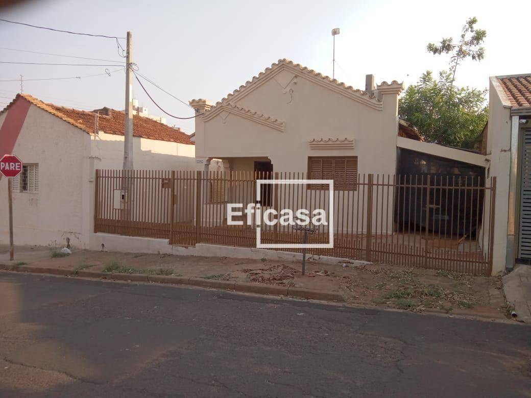 Casa à venda com 3 quartos, 120m² - Foto 1