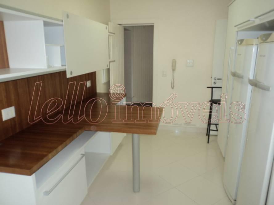 Apartamento para alugar com 3 quartos, 220m² - Foto 13