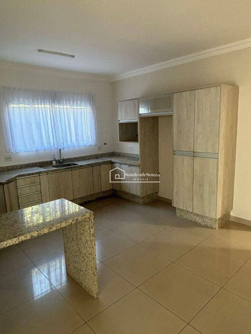 Casa de Condomínio para alugar com 4 quartos, 240m² - Foto 6