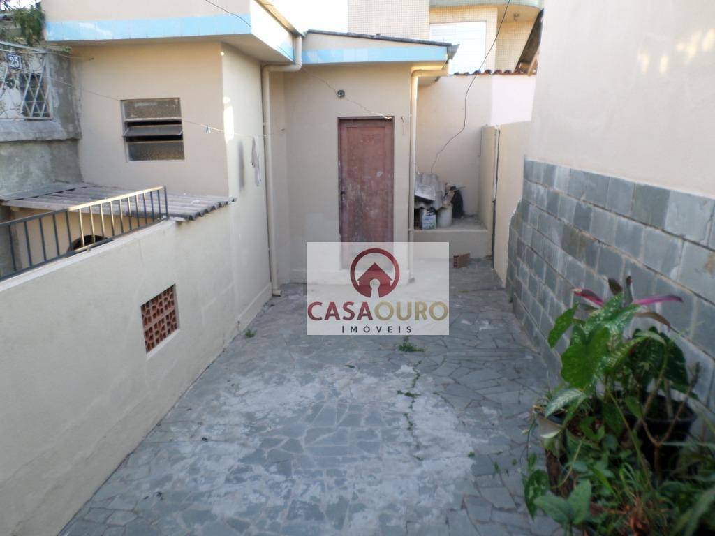 Casa à venda com 6 quartos, 200m² - Foto 28