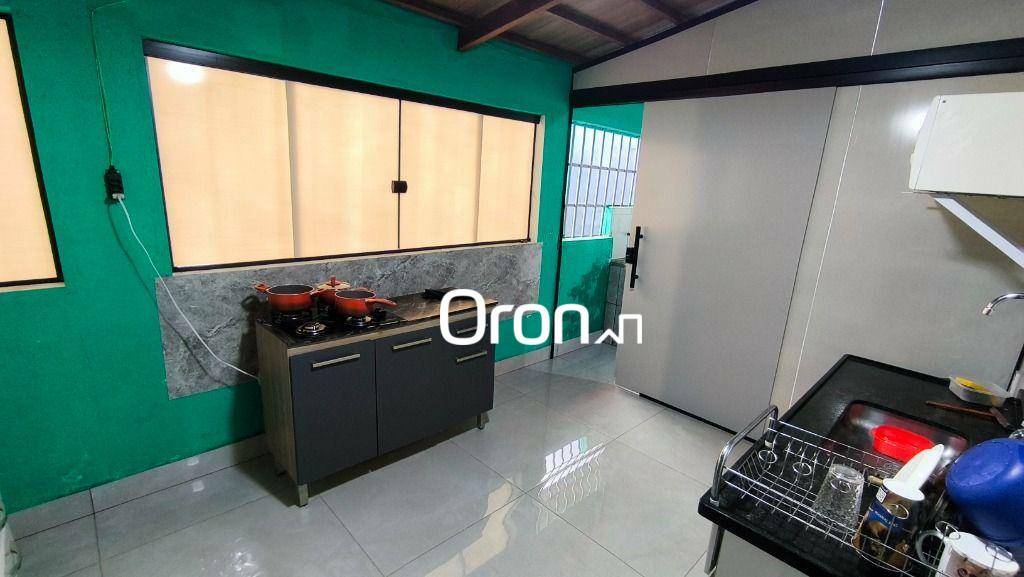 Casa à venda com 4 quartos, 185m² - Foto 4