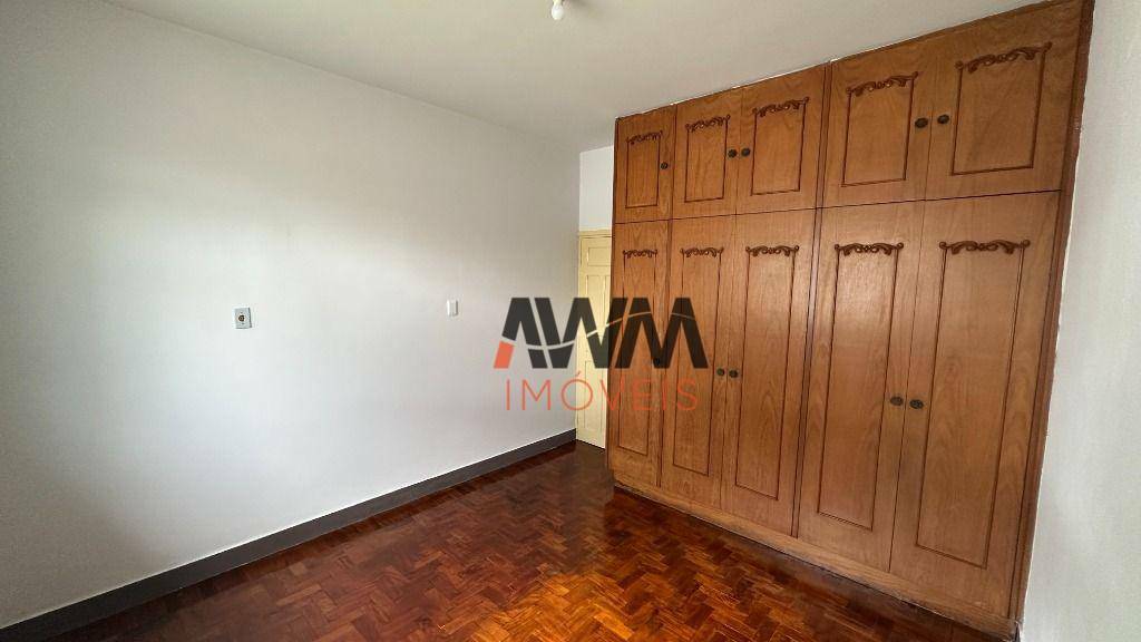 Casa à venda com 4 quartos, 380m² - Foto 10