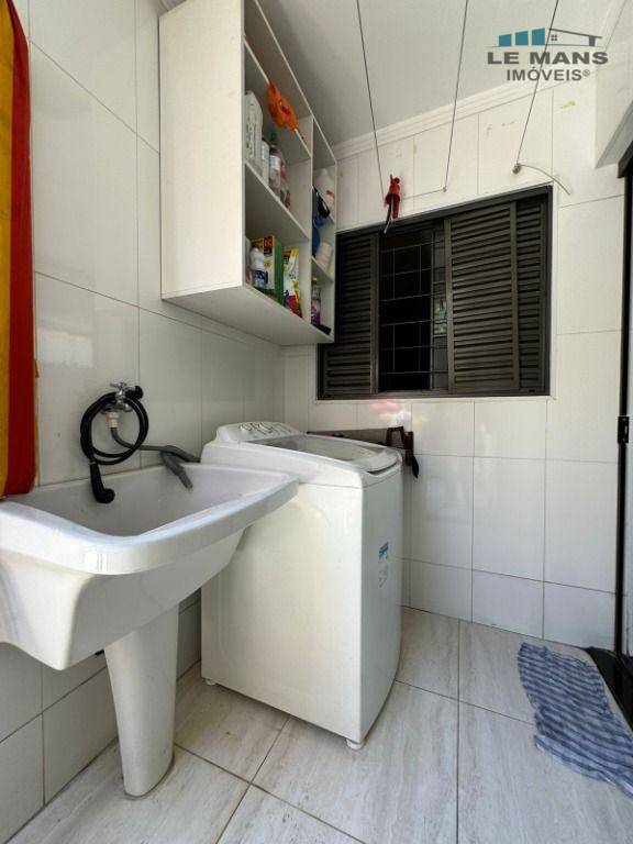 Casa à venda com 3 quartos, 200m² - Foto 42