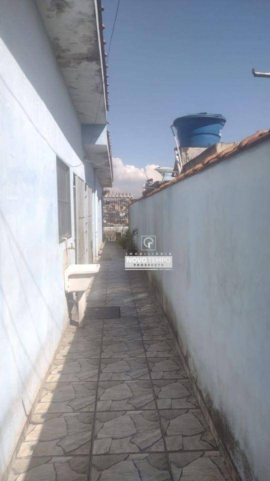 Casa à venda com 1 quarto, 270m² - Foto 2