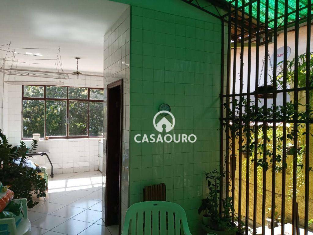 Casa à venda com 4 quartos, 197m² - Foto 13