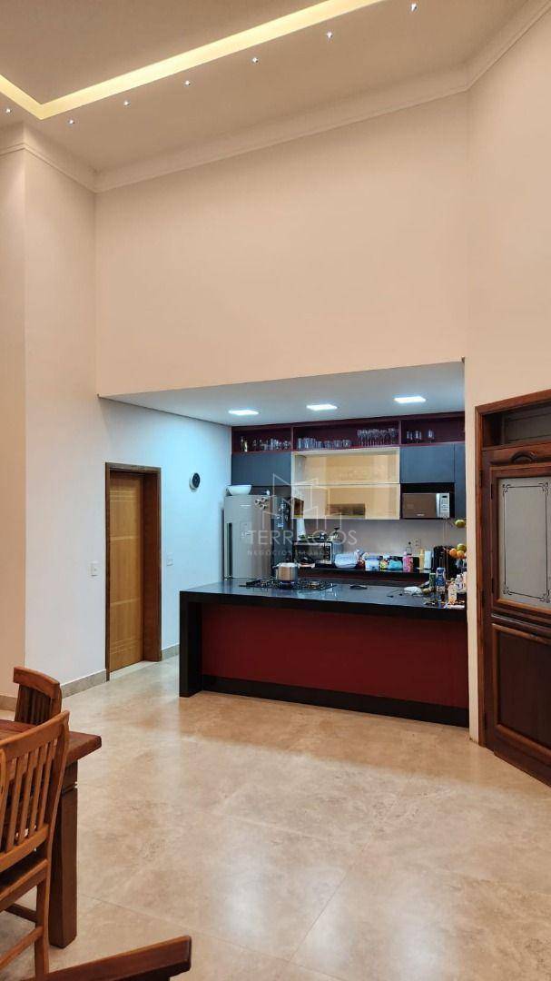 Casa à venda e aluguel com 3 quartos, 250m² - Foto 5