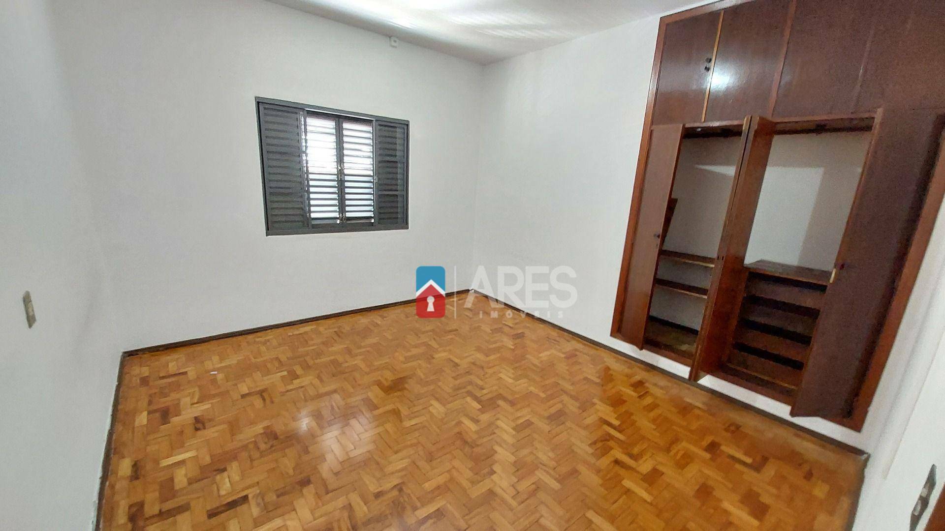 Casa para alugar com 4 quartos, 220m² - Foto 11