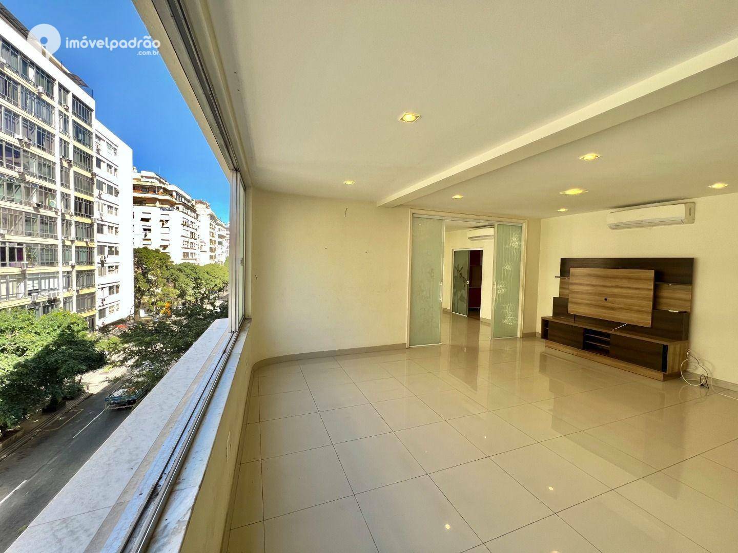 Apartamento à venda com 4 quartos, 220m² - Foto 1