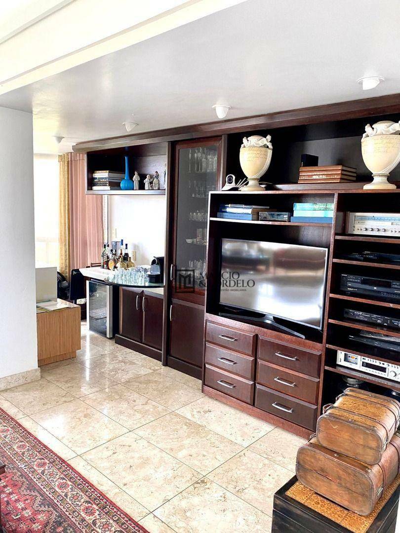 Apartamento à venda com 3 quartos, 210m² - Foto 5