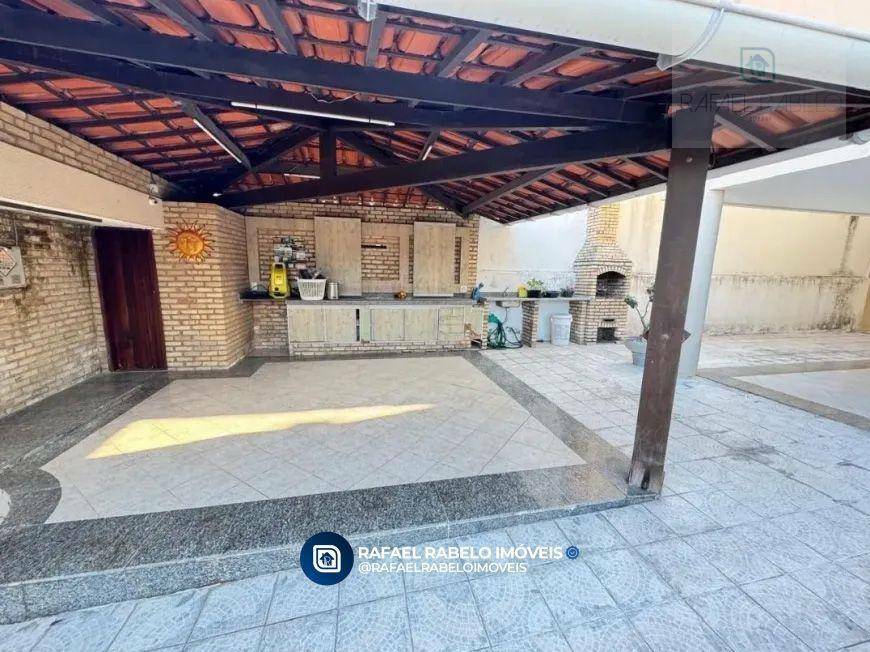 Casa à venda com 4 quartos, 200m² - Foto 15