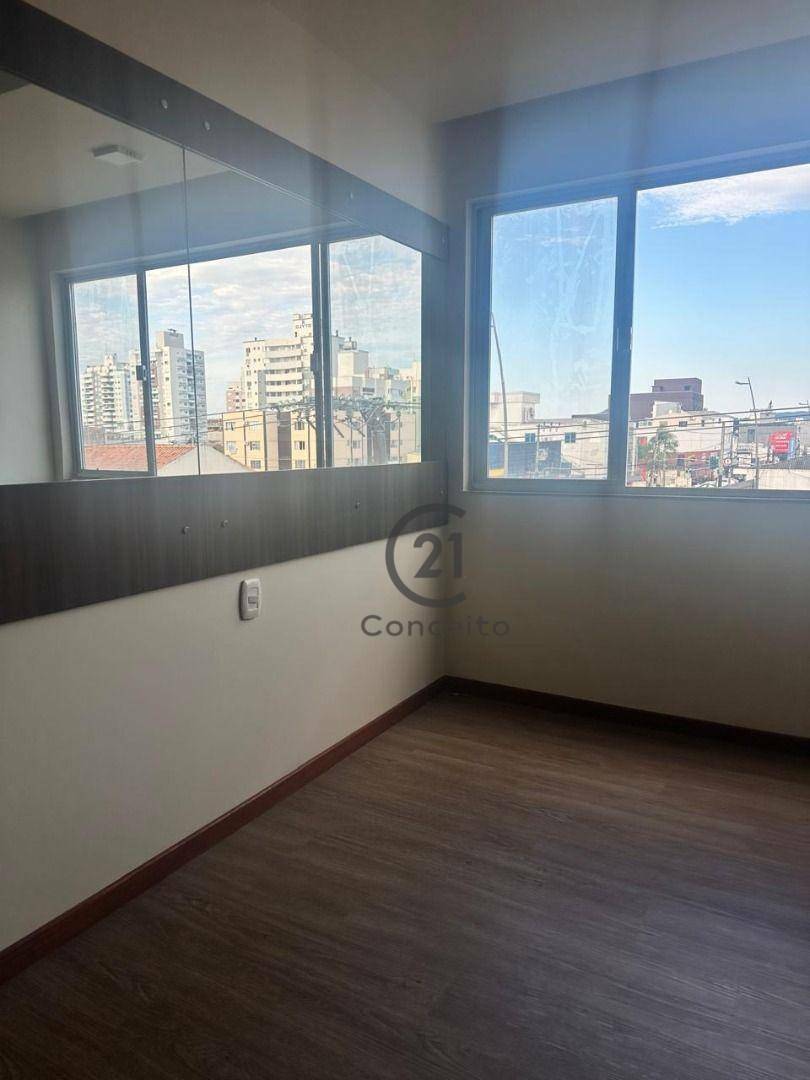 Apartamento para alugar com 3 quartos, 93m² - Foto 2