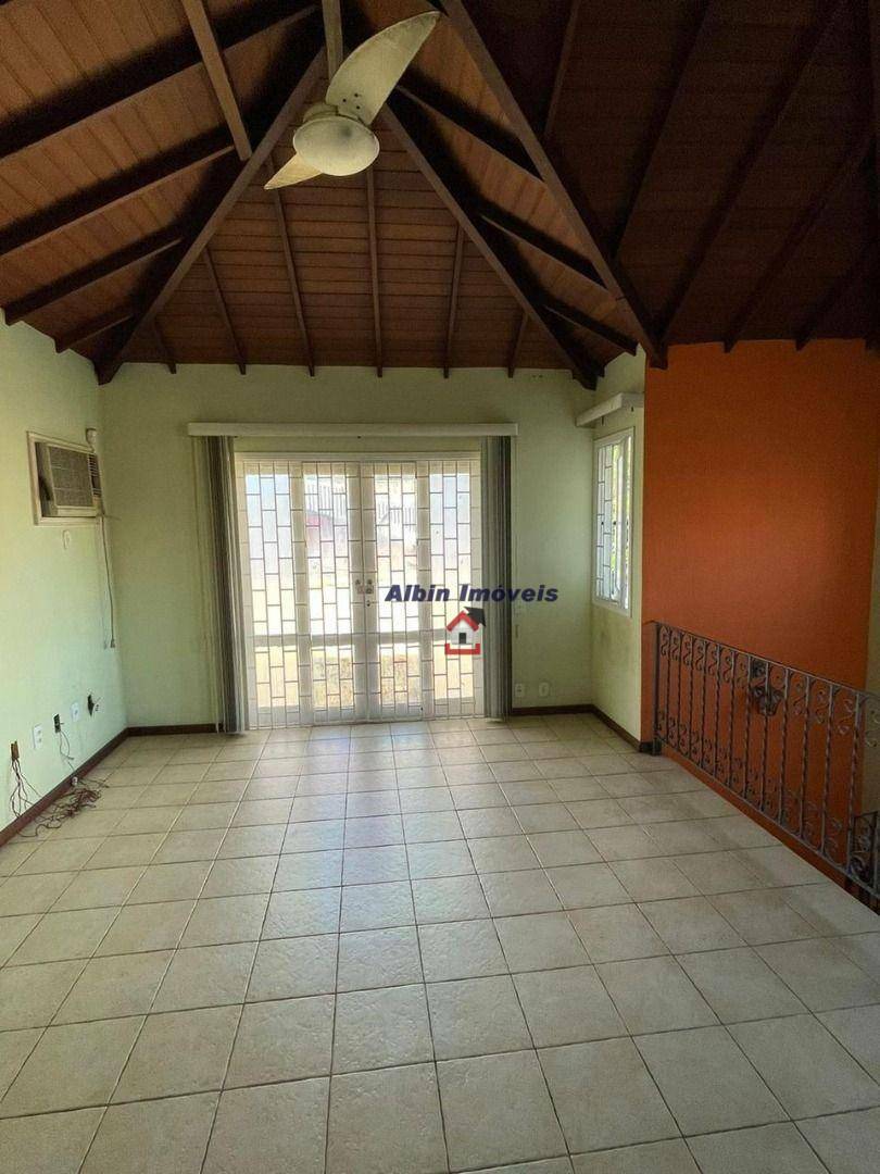 Casa à venda com 4 quartos, 182m² - Foto 4