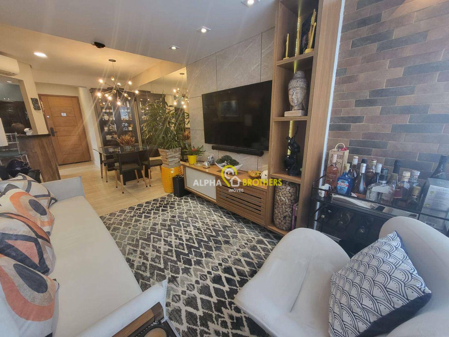 Apartamento à venda com 2 quartos, 62m² - Foto 1