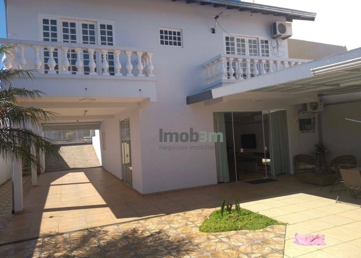 Casa à venda com 3 quartos, 220m² - Foto 11