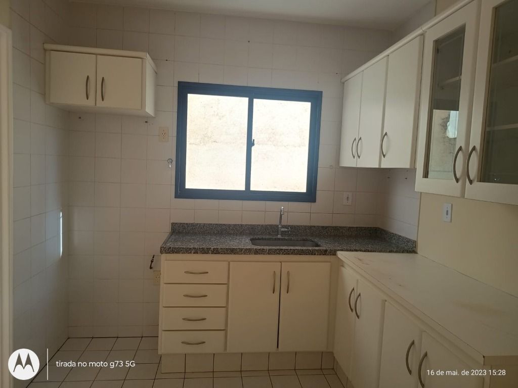 Casa de Condomínio para alugar com 3 quartos, 120m² - Foto 2